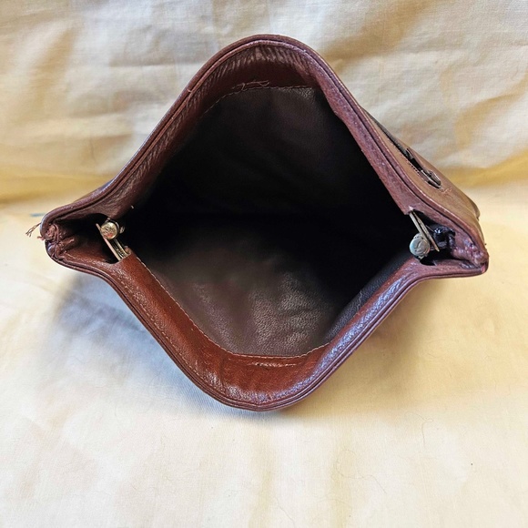 SPRING-TOP WALLET in CALF LEATHER, MEDIUM BROWN, CLOSES TIGHTLY, 7 x 5 INCHES, - Picture 5 of 5
